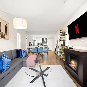  Holiday home Dazzling By Stadium Downtown With Free Parking