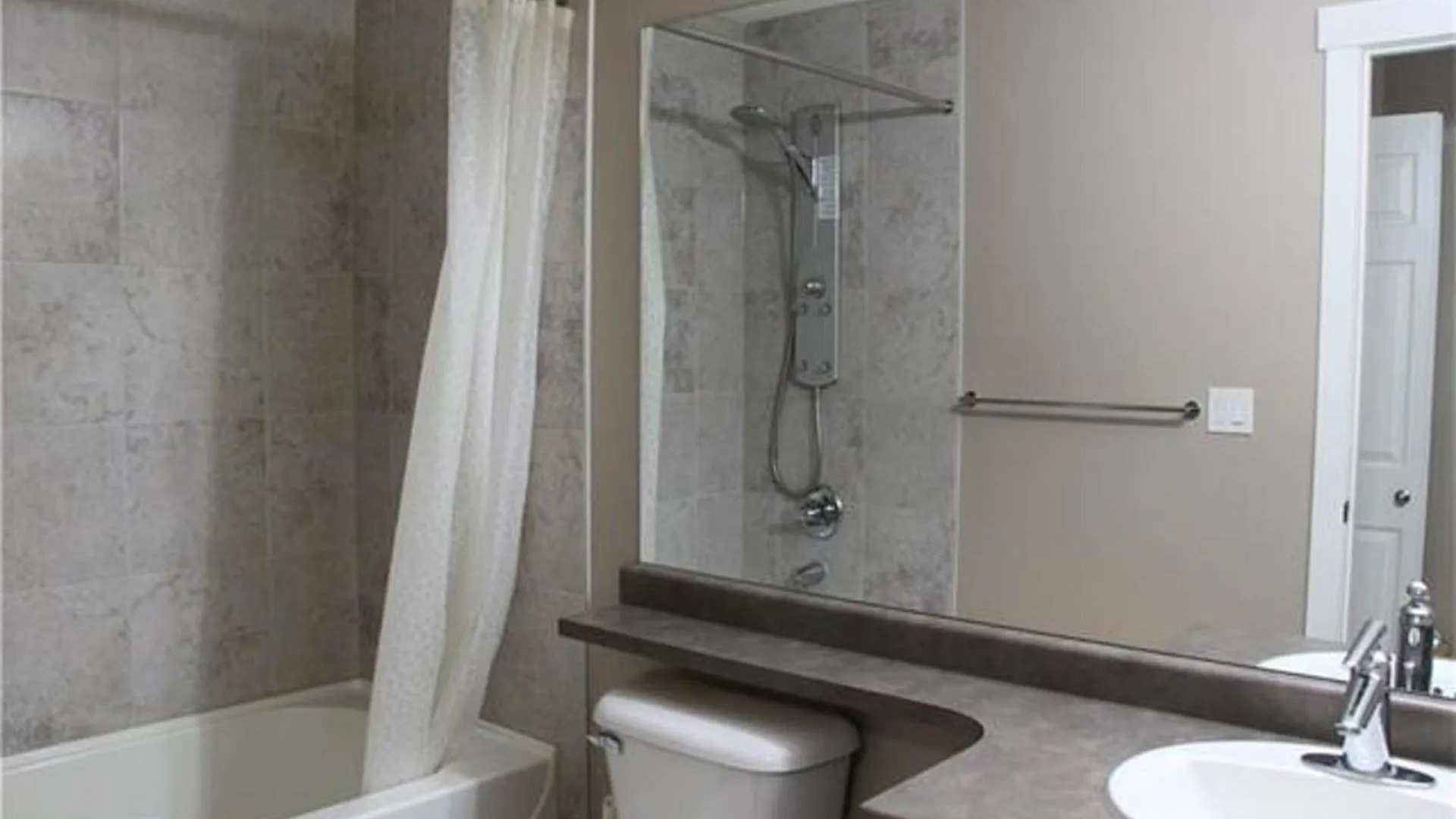 Urban Elegance Townhouse In Downtown וונקובר בית נופש